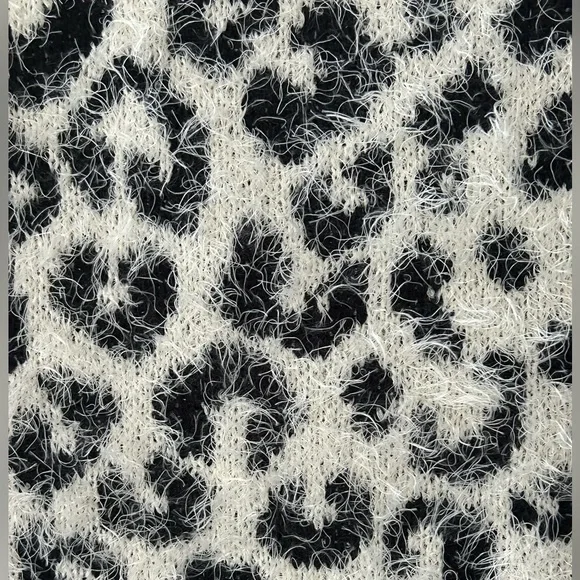 Mudd Soft Fuzzy Cheetah Animal Print Eyelash Knit Crew Neck Sweater Size S - Picture 8 of 12